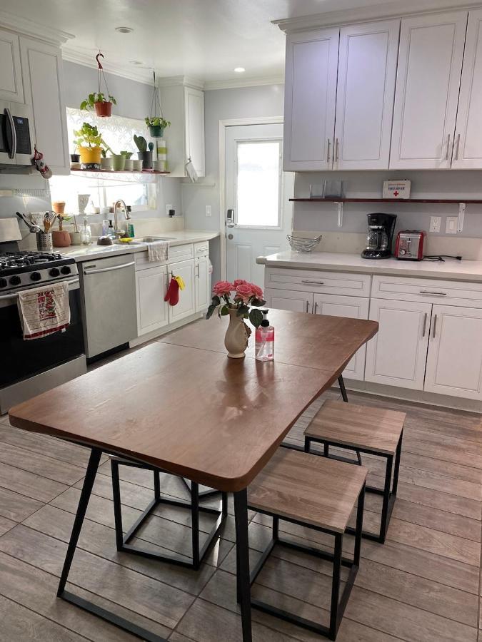 Private Room In La With Free Wifi And Tv With Shared Kitchen 로스앤젤레스 외부 사진