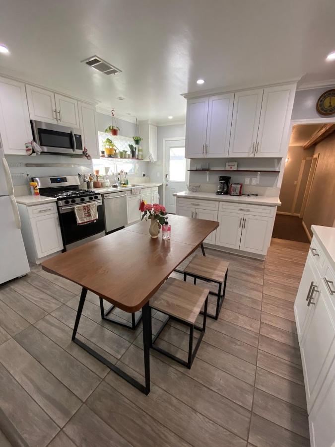 Private Room In La With Free Wifi And Tv With Shared Kitchen 로스앤젤레스 외부 사진