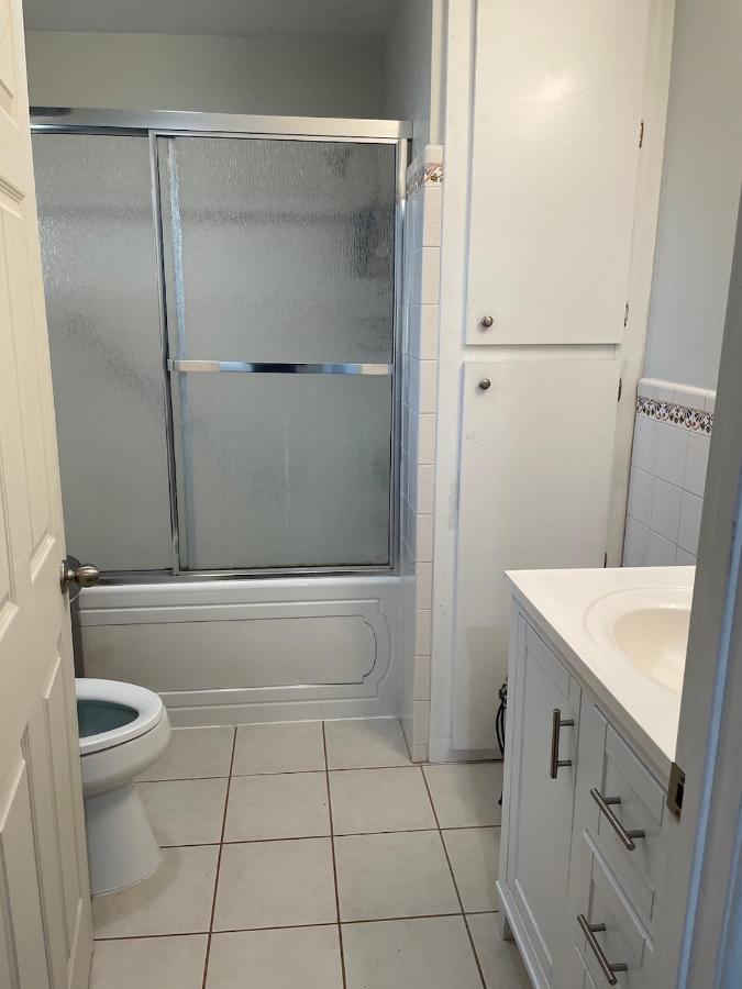 Private Room In La With Free Wifi And Tv With Shared Kitchen 로스앤젤레스 외부 사진