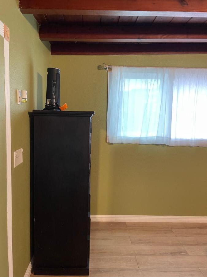 Private Room In La With Free Wifi And Tv With Shared Kitchen 로스앤젤레스 외부 사진