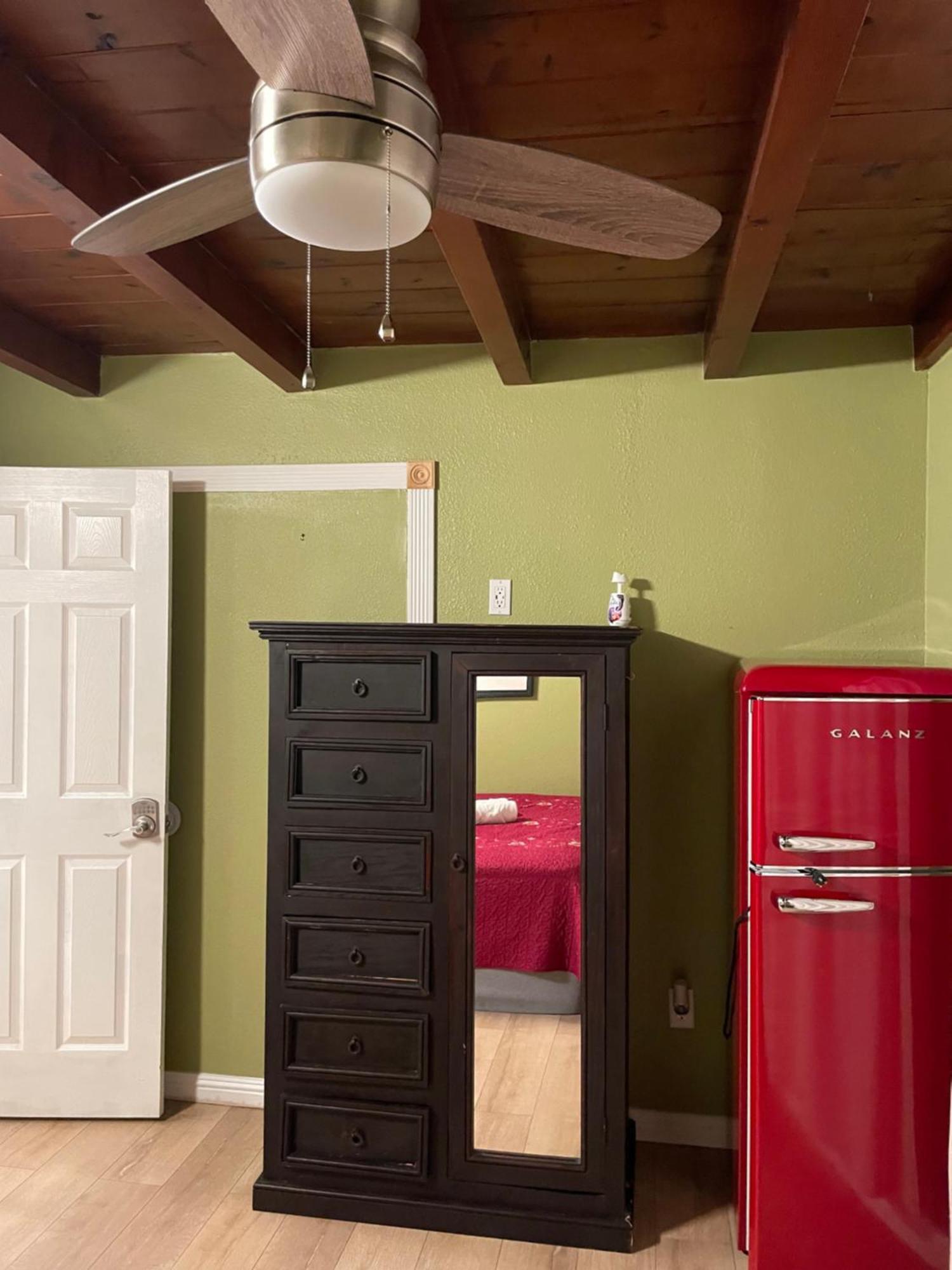 Private Room In La With Free Wifi And Tv With Shared Kitchen 로스앤젤레스 외부 사진