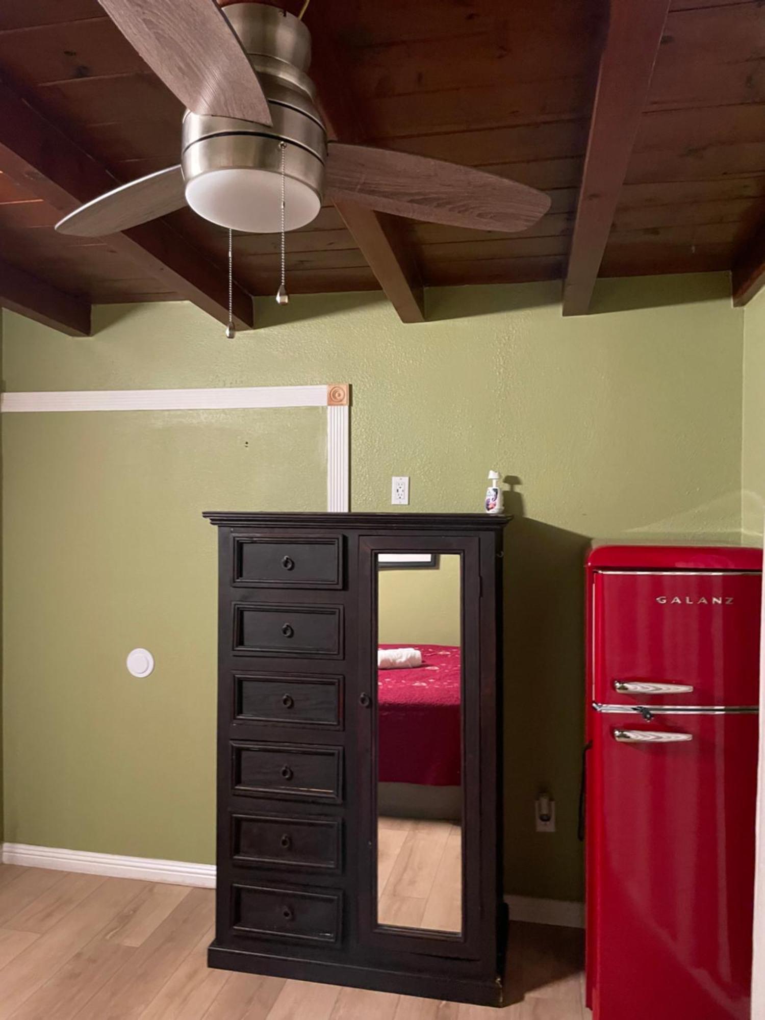 Private Room In La With Free Wifi And Tv With Shared Kitchen 로스앤젤레스 외부 사진