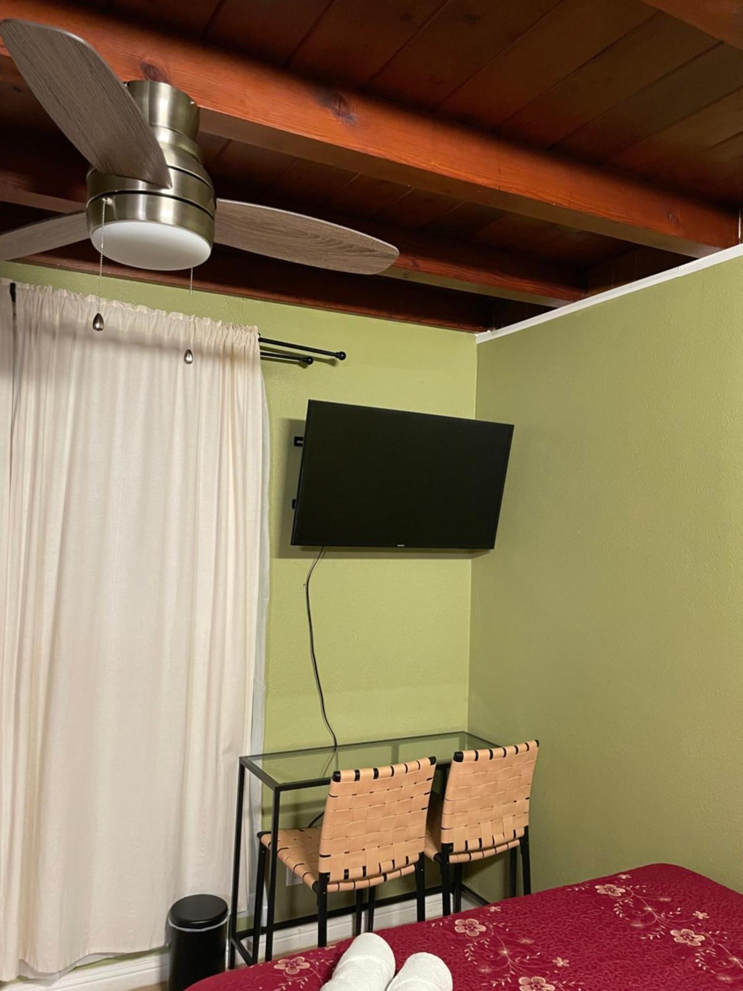Private Room In La With Free Wifi And Tv With Shared Kitchen 로스앤젤레스 외부 사진
